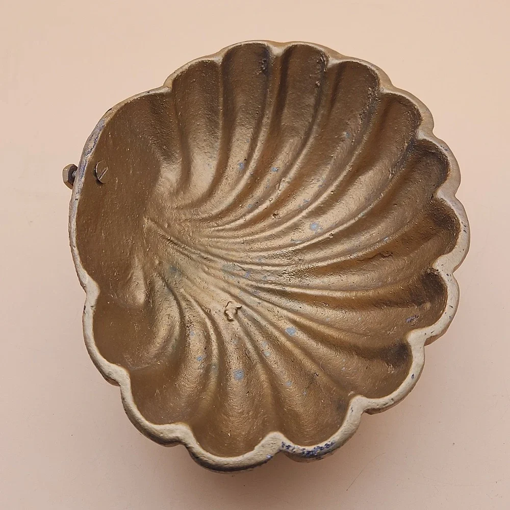 Vintage Seashell Golden Metal Wall Art Shelf Piece 8.5